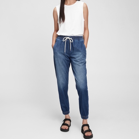 GAP Pants - NWT! GAP High Rise Denim Joggers. Size Medium Petite